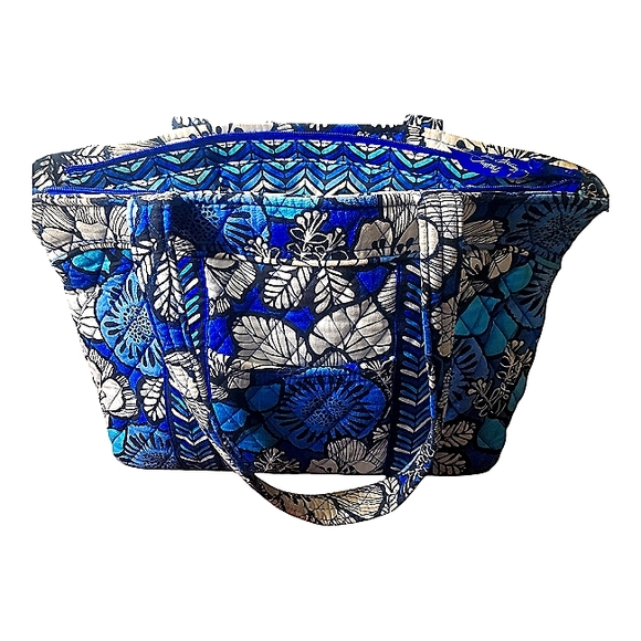 Vera Bradley Handbags - Vera Bradley Tote